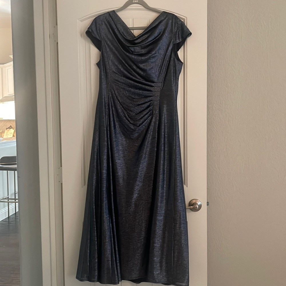 Tahari elegant long dress. Perfect for MOB or MOG